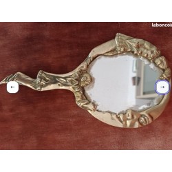 Miroir de dame en bronze...