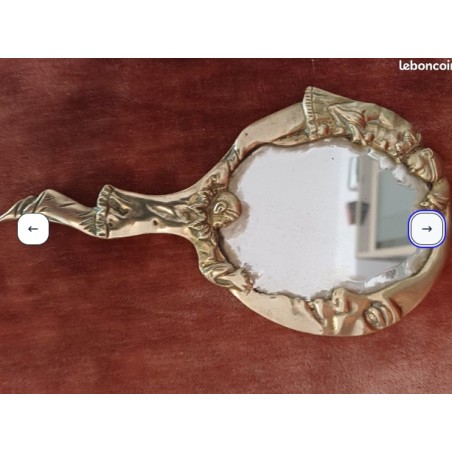 Miroir de dame en bronze doré représentant Pierrot et la Lun