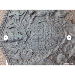 Plaque ancienne de cheminée en fonte