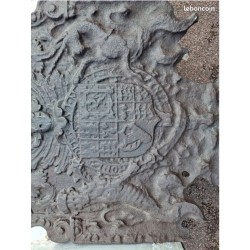 Plaque ancienne de cheminée en fonte