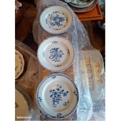 Lot de 3 assiettes en porcelaine de chine XVIIIe