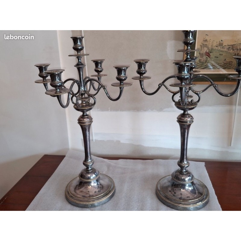 Importante Paire de flambeaux Christofle en bronze argenté