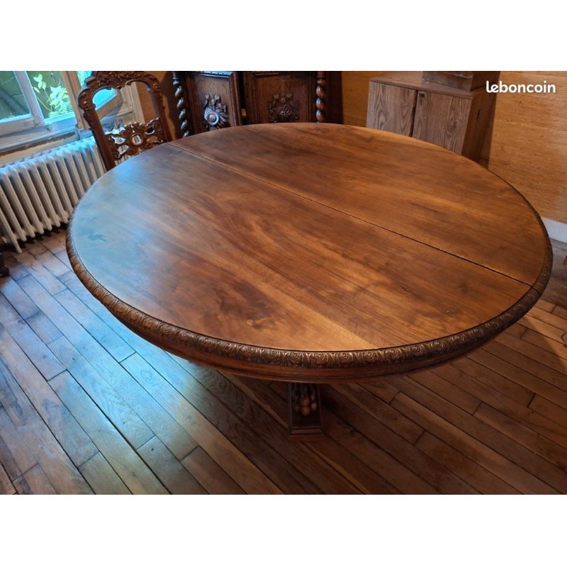 Table ronde extensible néo gothique