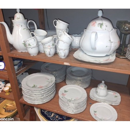 Service de vaisselle Pate de Limoges 94 pièces