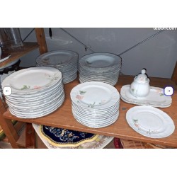 Service de vaisselle Pate de Limoges 94 pièces