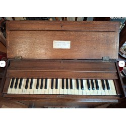 Harmonium en bois naturel