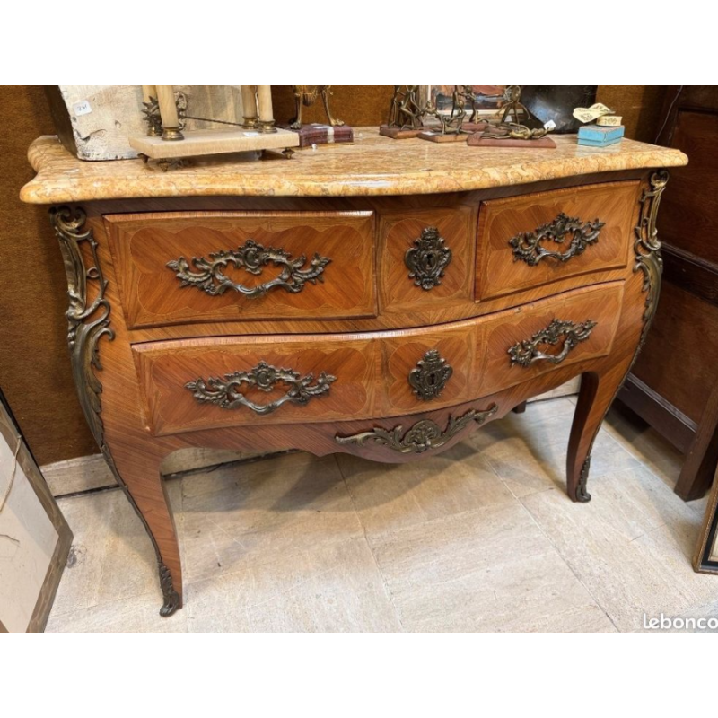 Commode de style Louis XV